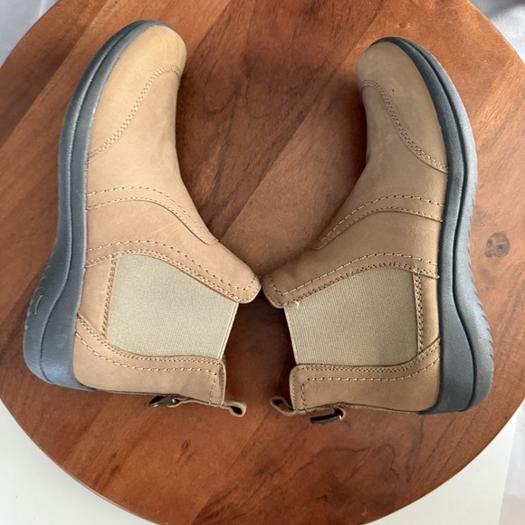 Earth Faine Slip On Flat Round Toe Tan Leather Ankle Boot Women's Size 5 - Picture 7 of 13